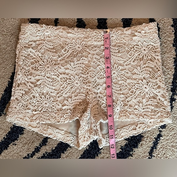 Monteau Cream Lace Shorts - Picture 5 of 5